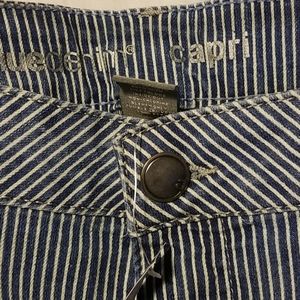 NWT Avenue Virtual Stretch Pin Striped Capri Jeans